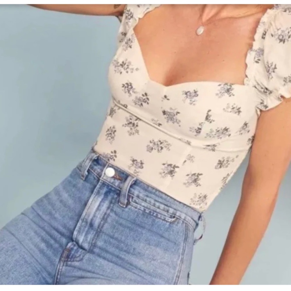 Floral fitted top